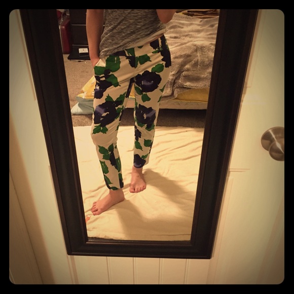 Outback Red Pants - Outback Red Floral Print Crops